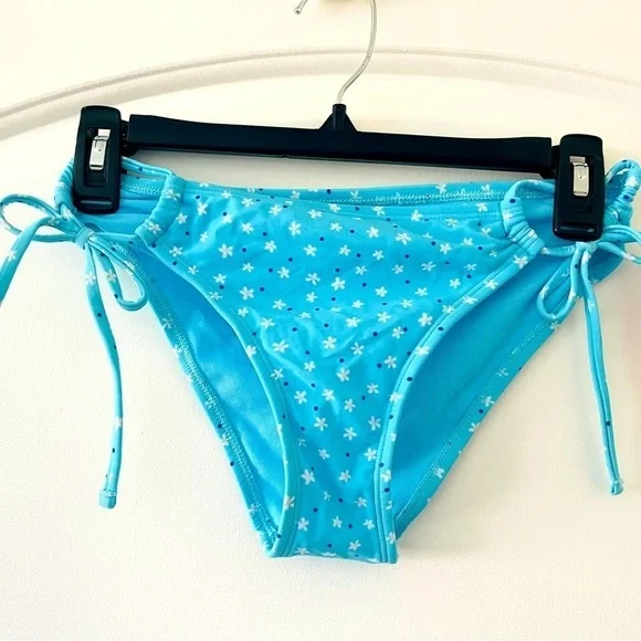 Xhilaration Women’s Baby Blue Floral Bikini Bottom Medium Size - Picture 4 of 10
